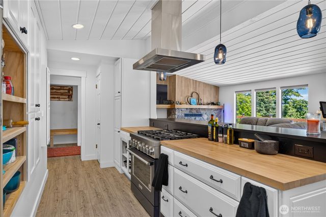 421 Umatilla Drive, La Conner, WA 98257
