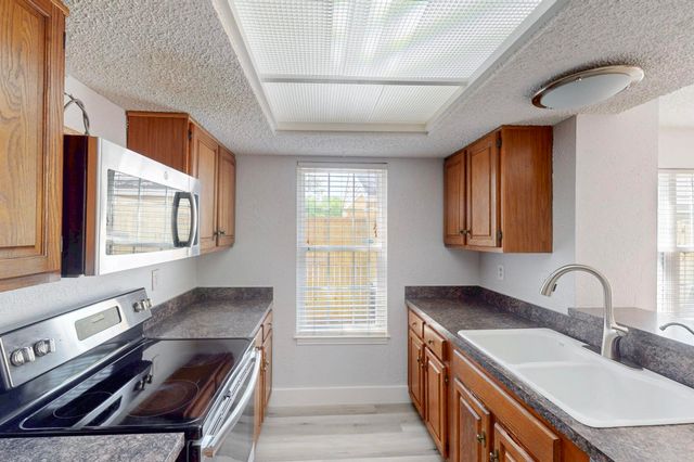 846 Creekside Drive, Lewisville, TX 75067