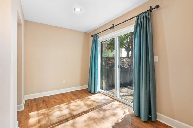 400 N VILLAGE CIR, Columbia, MO 65203