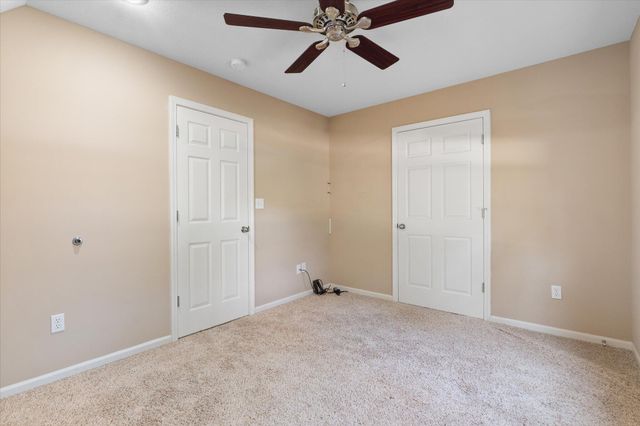 400 N VILLAGE CIR, Columbia, MO 65203