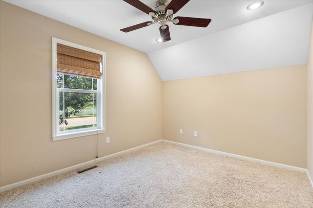 400 N VILLAGE CIR, Columbia, MO 65203