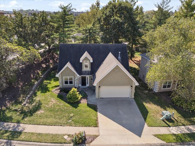 400 N VILLAGE CIR, Columbia, MO 65203
