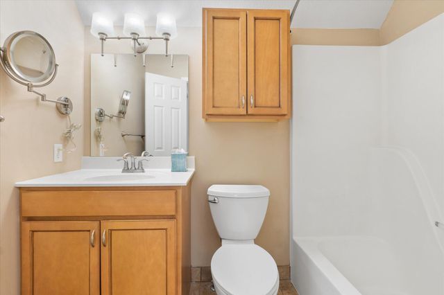 400 N VILLAGE CIR, Columbia, MO 65203