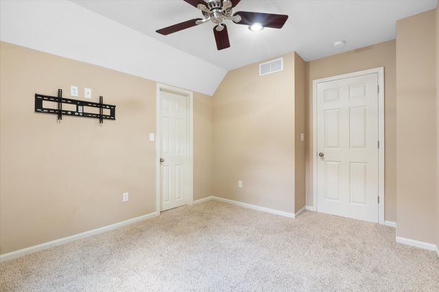 400 N VILLAGE CIR, Columbia, MO 65203