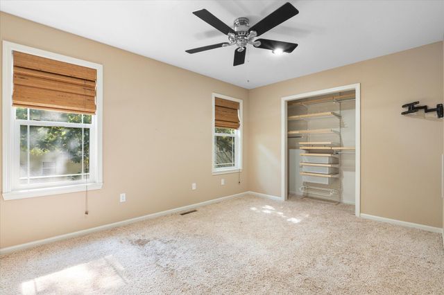 400 N VILLAGE CIR, Columbia, MO 65203