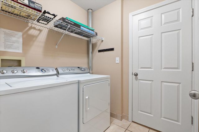 400 N VILLAGE CIR, Columbia, MO 65203