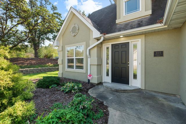 400 N VILLAGE CIR, Columbia, MO 65203