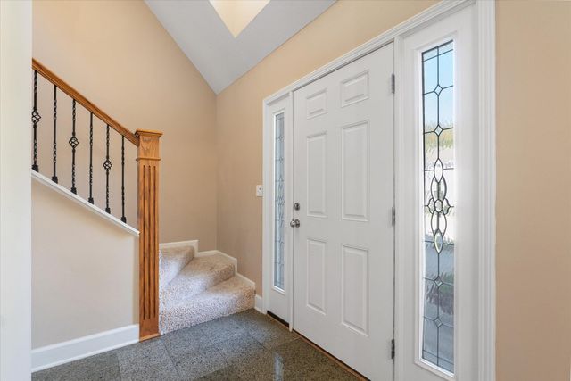 400 N VILLAGE CIR, Columbia, MO 65203
