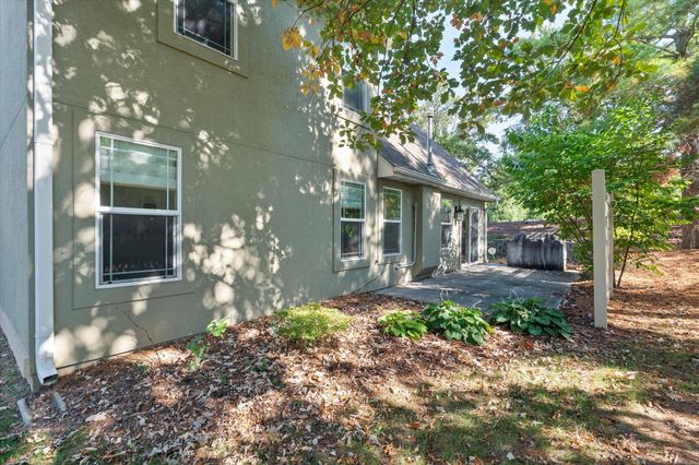 400 N VILLAGE CIR, Columbia, MO 65203