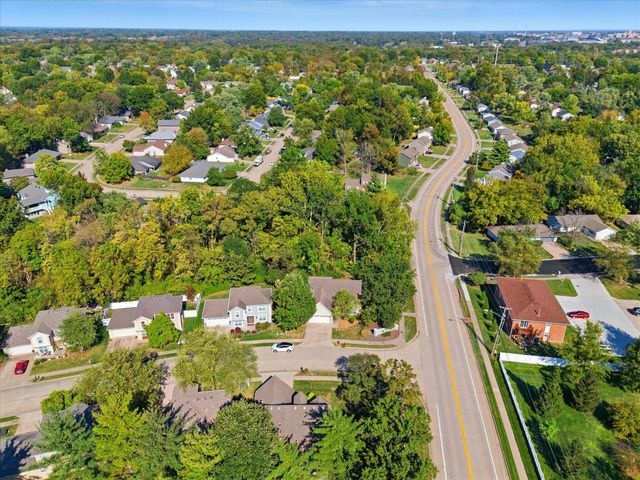 400 N VILLAGE CIR, Columbia, MO 65203