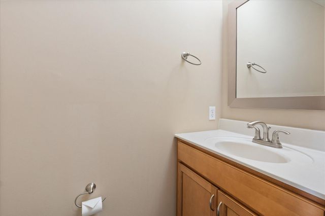 400 N VILLAGE CIR, Columbia, MO 65203