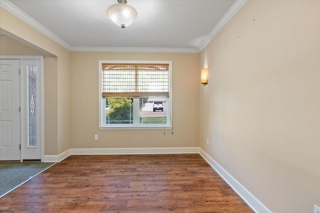 400 N VILLAGE CIR, Columbia, MO 65203
