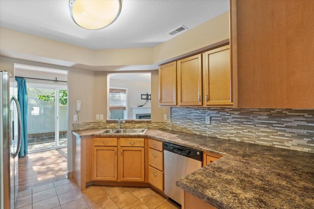 400 N VILLAGE CIR, Columbia, MO 65203
