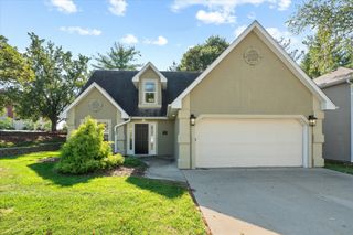 400 N VILLAGE CIR, Columbia, MO 65203