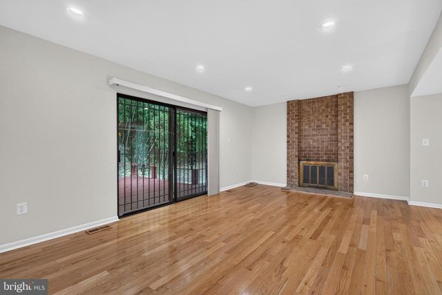9217 THREE OAKS DR, Silver Spring, MD 20901