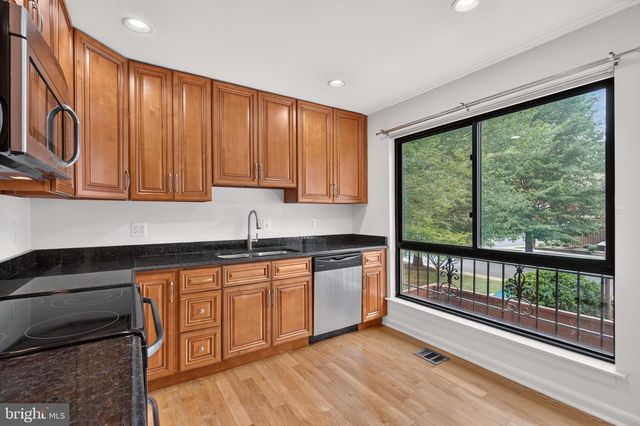 9217 THREE OAKS DR, Silver Spring, MD 20901
