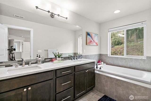 13832 Macadam Road S, Tukwila, WA 98168