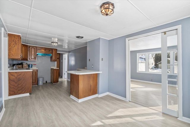 1833 N CHARLOTTE STREET, Appleton, WI 54911