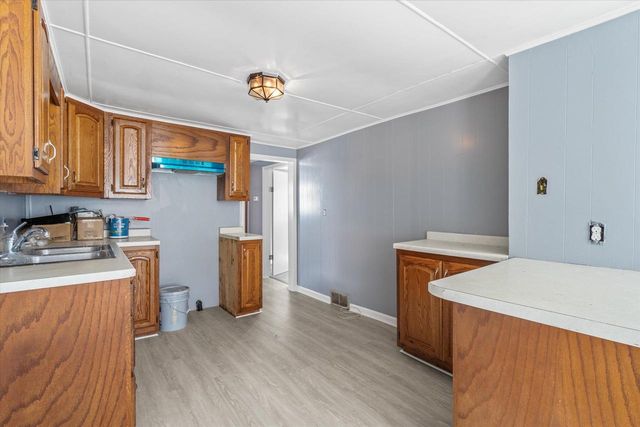 1833 N CHARLOTTE STREET, Appleton, WI 54911