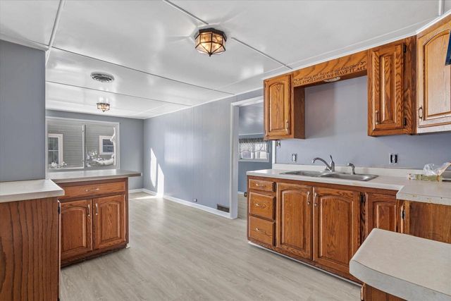 1833 N CHARLOTTE STREET, Appleton, WI 54911