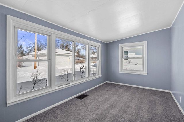 1833 N CHARLOTTE STREET, Appleton, WI 54911