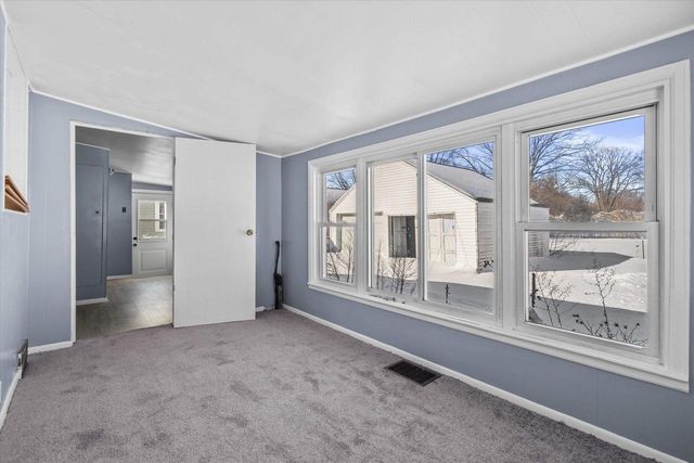 1833 N CHARLOTTE STREET, Appleton, WI 54911