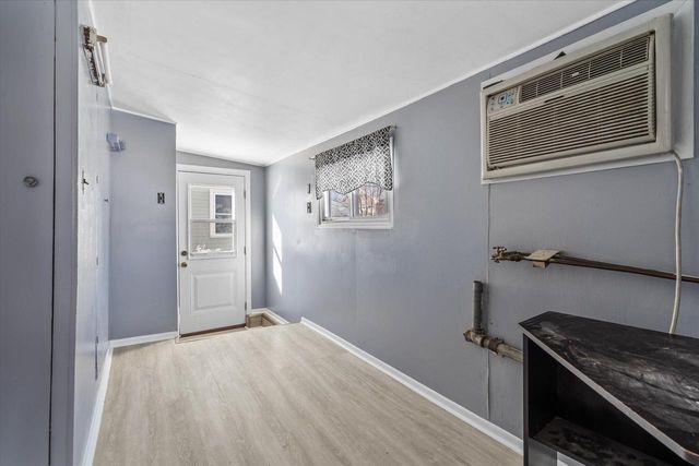 1833 N CHARLOTTE STREET, Appleton, WI 54911