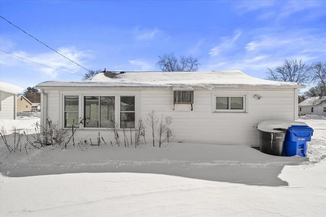 1833 N CHARLOTTE STREET, Appleton, WI 54911