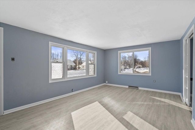 1833 N CHARLOTTE STREET, Appleton, WI 54911