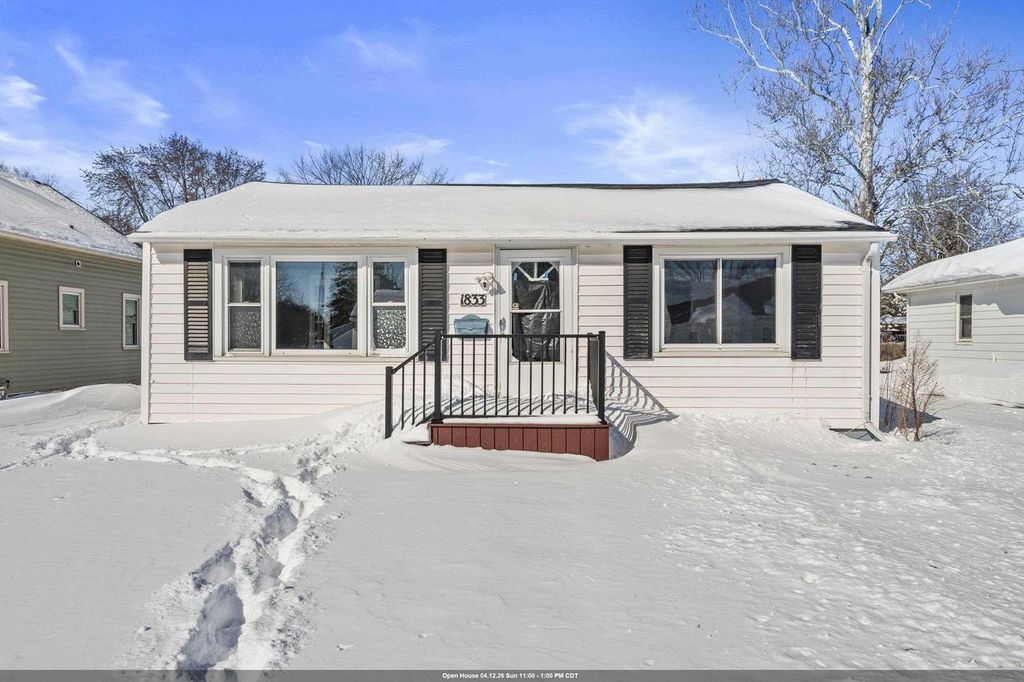 1833 N CHARLOTTE STREET, Appleton, WI 54911