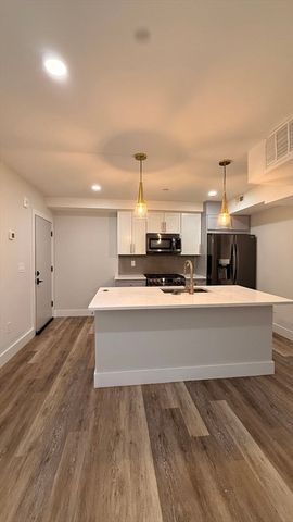 97 Condor Street 2, Boston, MA 02128