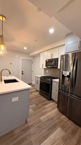 97 Condor Street 2, Boston, MA 02128
