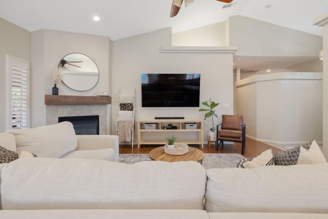 2600 W Oakridge Avenue, Visalia, CA 93291