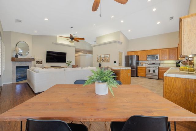 2600 W Oakridge Avenue, Visalia, CA 93291