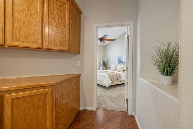 2600 W Oakridge Avenue, Visalia, CA 93291