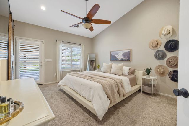 2600 W Oakridge Avenue, Visalia, CA 93291