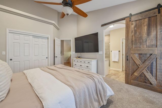 2600 W Oakridge Avenue, Visalia, CA 93291