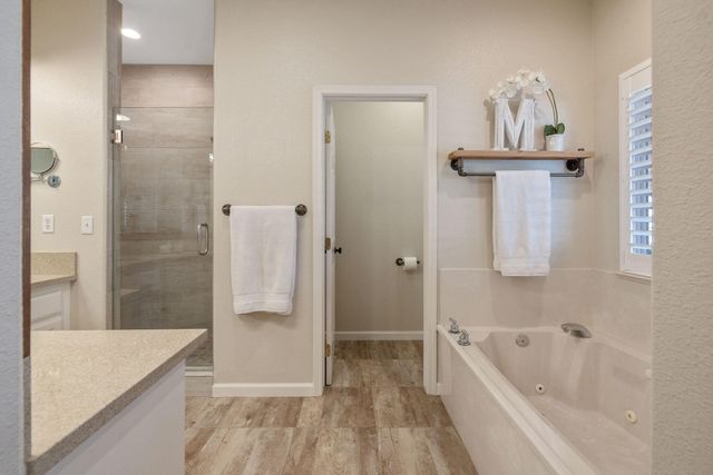 2600 W Oakridge Avenue, Visalia, CA 93291