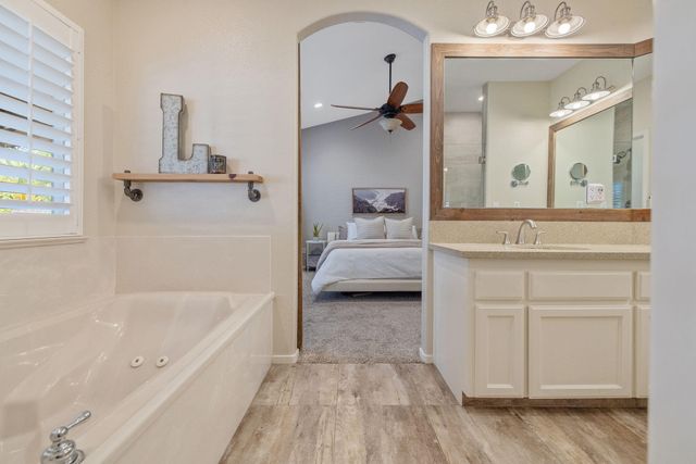 2600 W Oakridge Avenue, Visalia, CA 93291