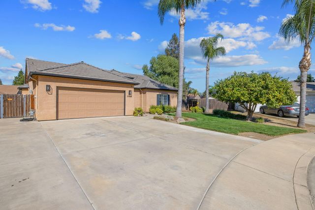 2600 W Oakridge Avenue, Visalia, CA 93291