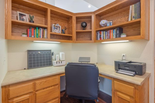 2600 W Oakridge Avenue, Visalia, CA 93291