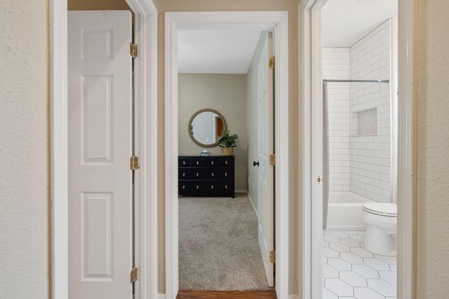 2600 W Oakridge Avenue, Visalia, CA 93291