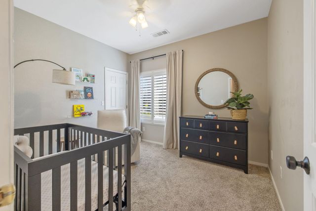 2600 W Oakridge Avenue, Visalia, CA 93291