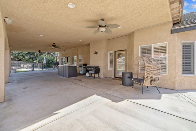 2600 W Oakridge Avenue, Visalia, CA 93291