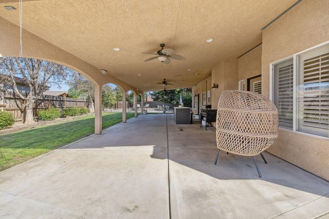 2600 W Oakridge Avenue, Visalia, CA 93291