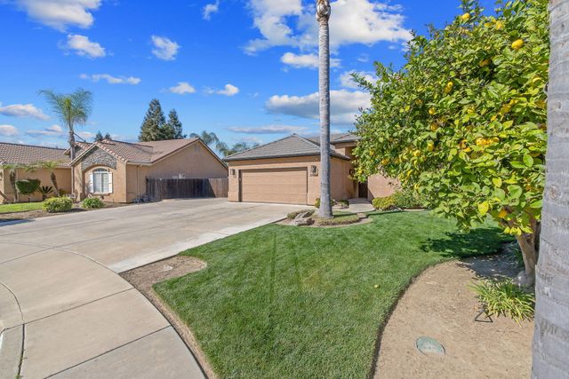 2600 W Oakridge Avenue, Visalia, CA 93291