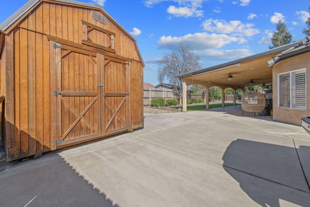 2600 W Oakridge Avenue, Visalia, CA 93291