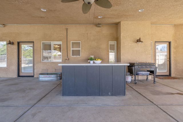 2600 W Oakridge Avenue, Visalia, CA 93291