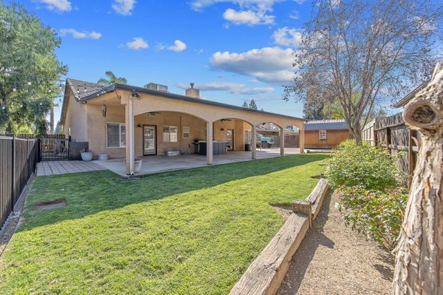 2600 W Oakridge Avenue, Visalia, CA 93291