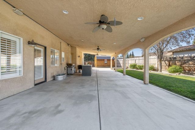 2600 W Oakridge Avenue, Visalia, CA 93291